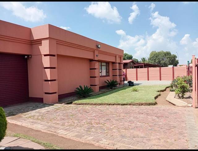 4 BEDROOM HOUSE FOR SALE IN VANDERBIJLPARK CE 3